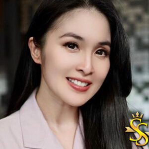 Sandra Dewi Dengan Brand Perhiasan Sandra Dewi Gold.